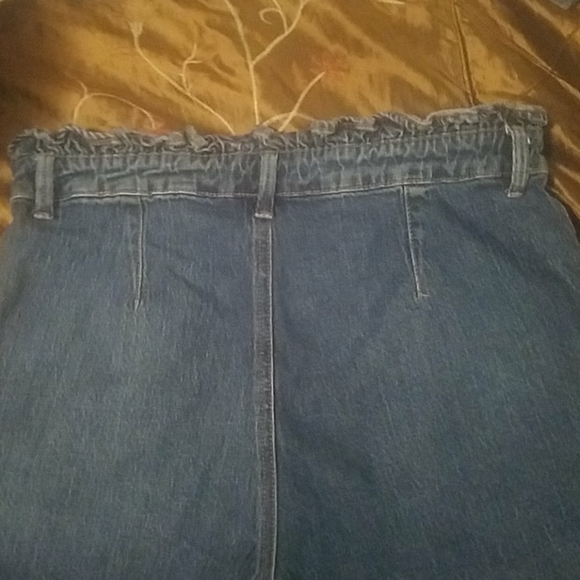 Fable: 5 Button - Picture 4 of 6